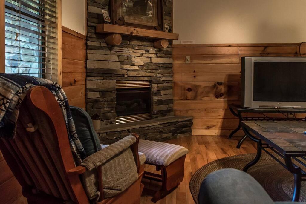 Willa Holly Tree Hideaway - Semi Secluded Mtn Setting Sevierville Zewnętrze zdjęcie