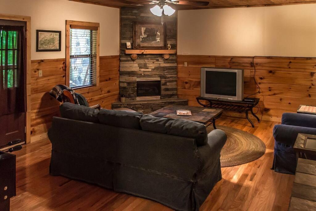 Willa Holly Tree Hideaway - Semi Secluded Mtn Setting Sevierville Zewnętrze zdjęcie
