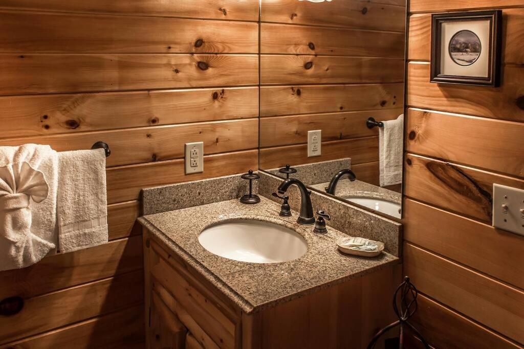 Willa Holly Tree Hideaway - Semi Secluded Mtn Setting Sevierville Zewnętrze zdjęcie