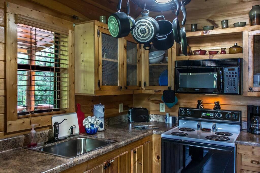 Willa Holly Tree Hideaway - Semi Secluded Mtn Setting Sevierville Zewnętrze zdjęcie